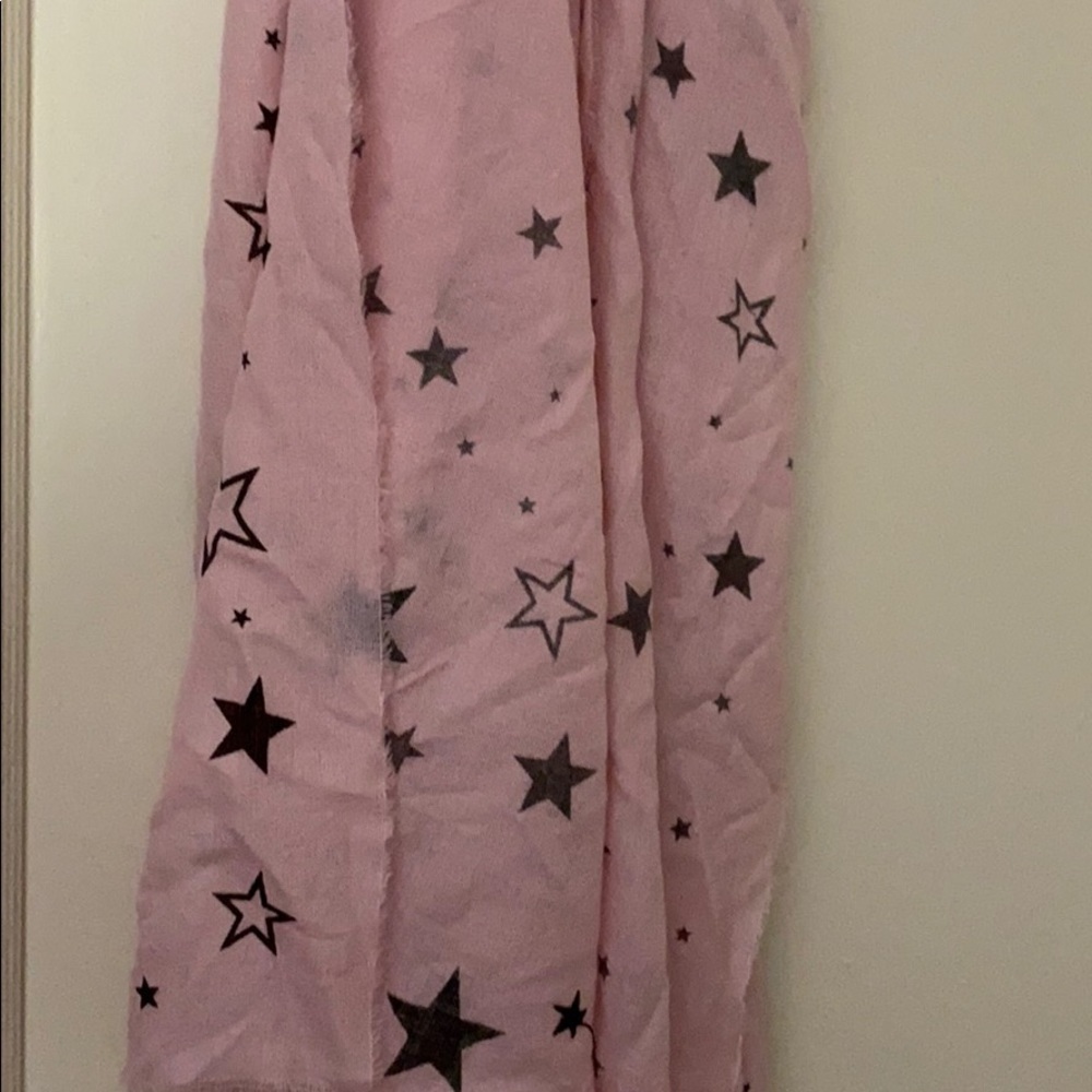 NWT Victoria’s Secret pink scarf 🧣 - Picture 10 of 11
